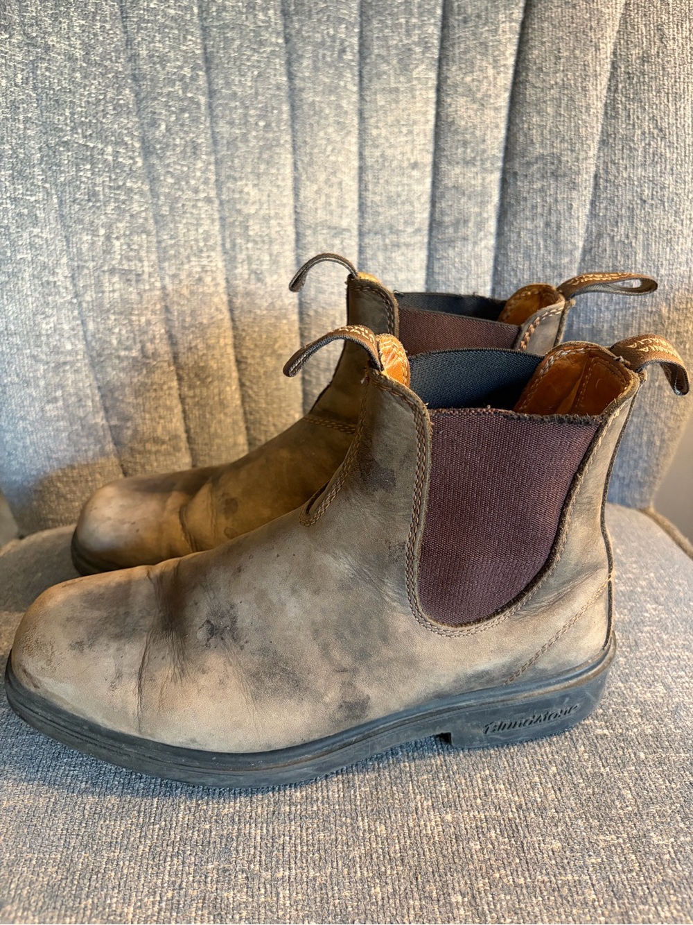 DEAL! Blundstone Chisel Toe Chelsea Boots Rustic Brown AU 7 / US 8